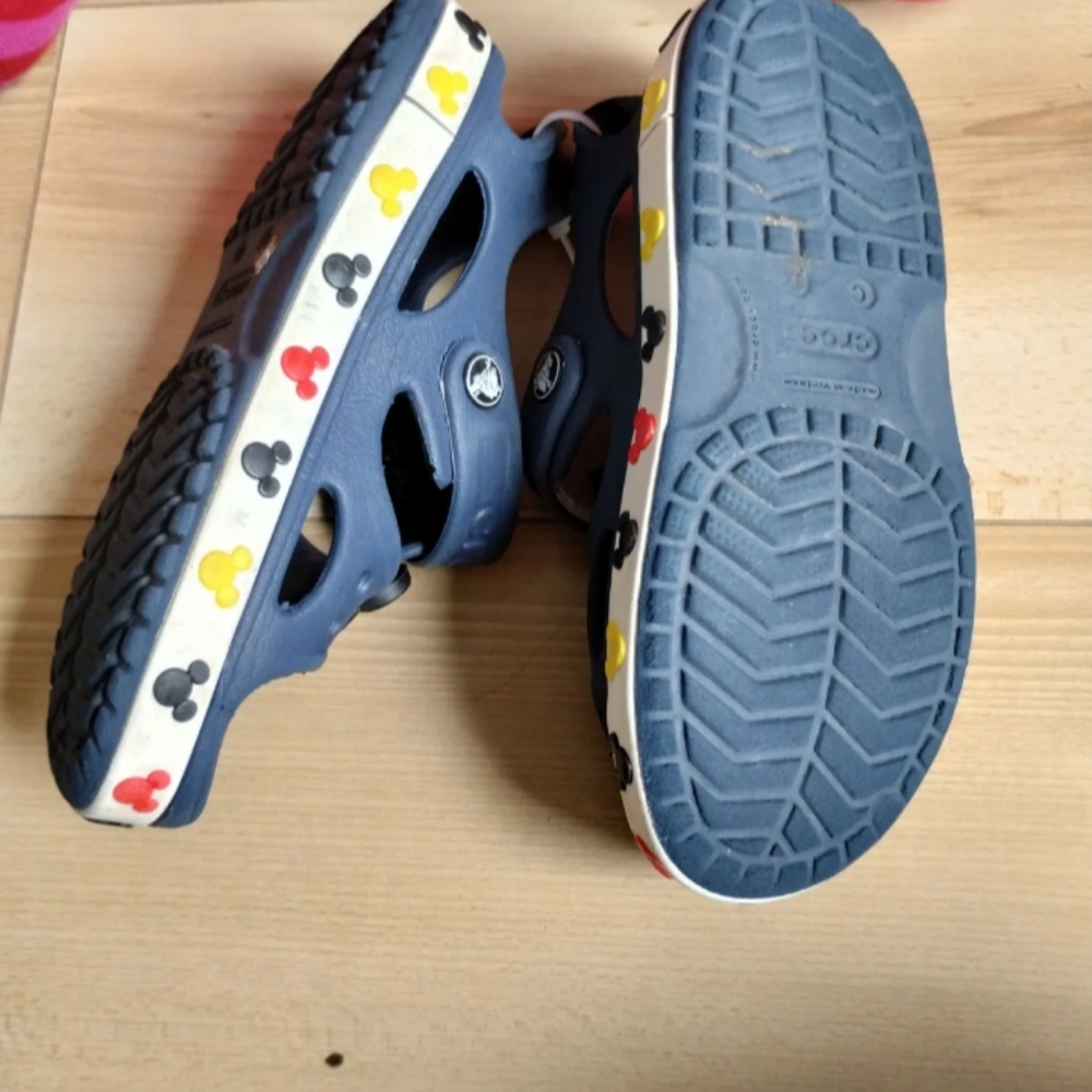 Mickey Crocs - Picture 3 of 5